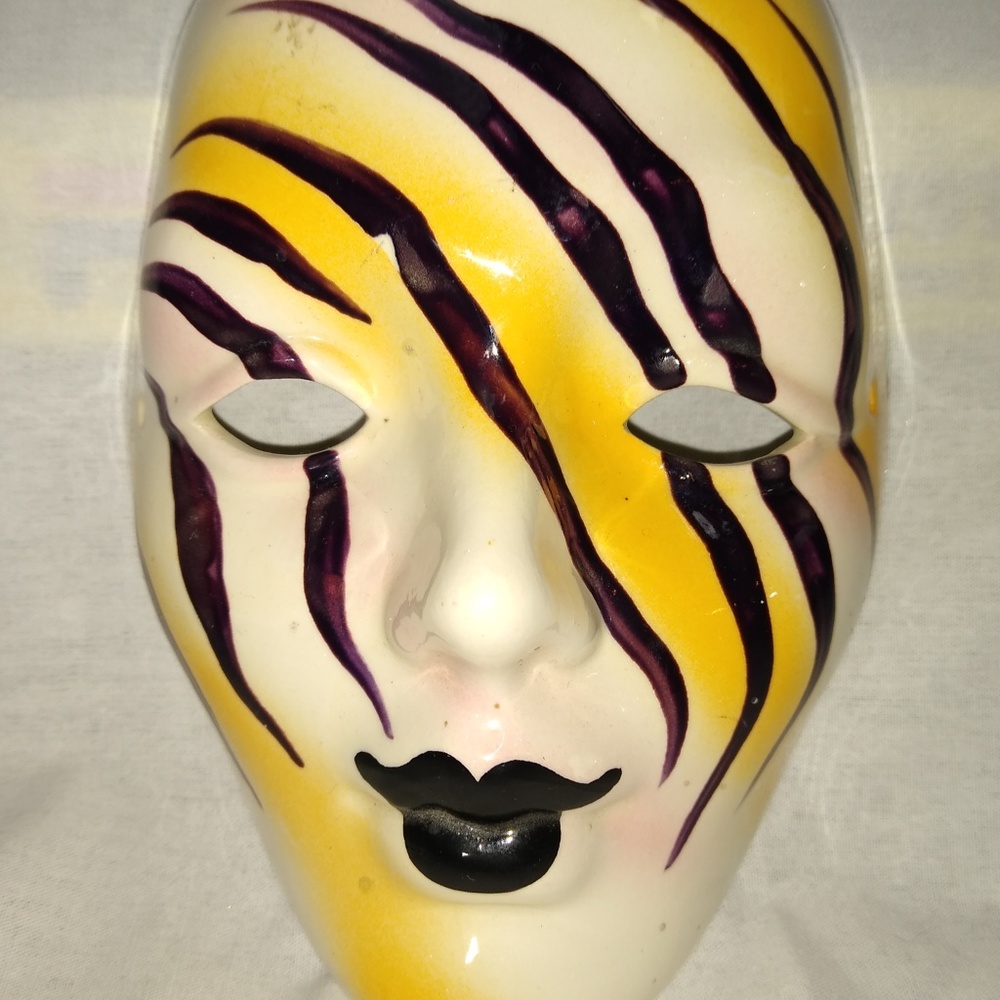 Mask - Picture 3 of 4